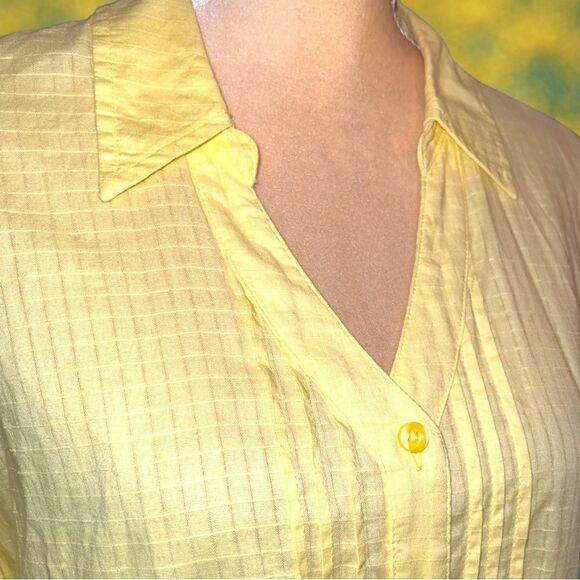 White stag pale yellow button up long sleeve blouse. - Picture 3 of 10